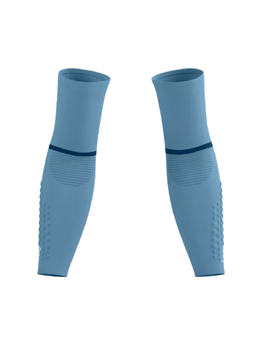 Compressport Manchons de compression / Armforce Ultralight - Bleu leger /Denim/Blanc réfléchissant