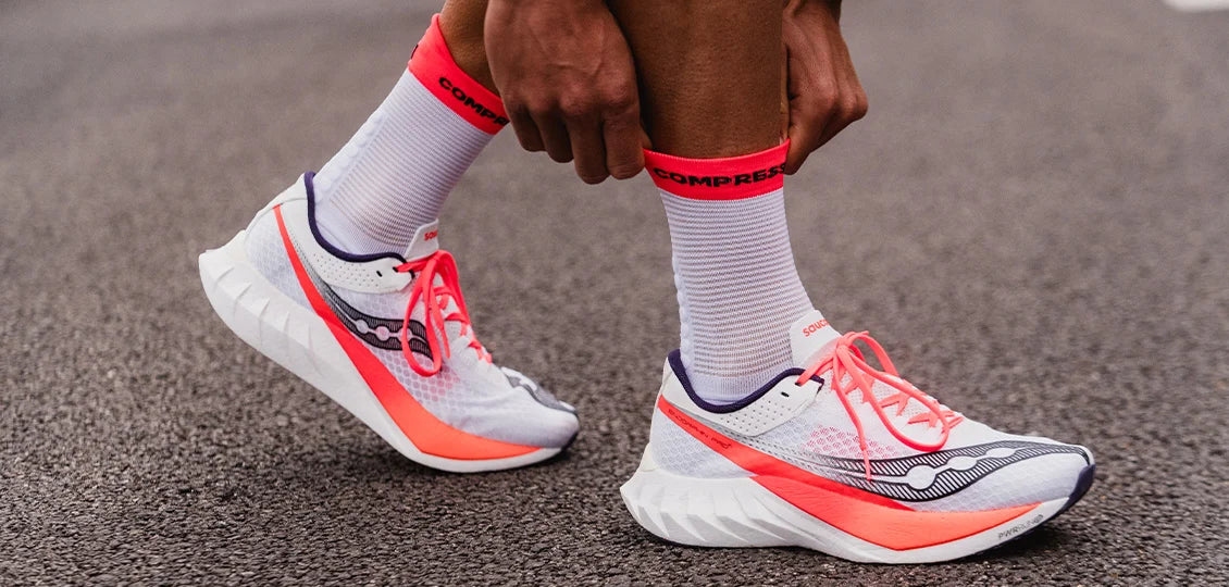 Pro Racing Socks V4.0 Run High - White/Fluo Red