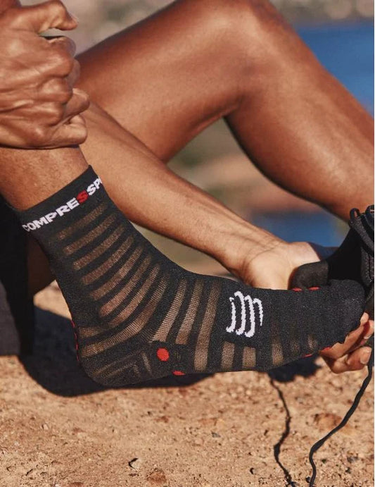 PRO RACING SOCKS V4.0 ULTRALIGHT RUN HIGH Black